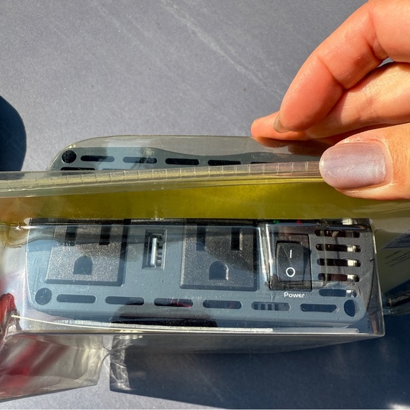 Cobra CPI 880 Power Inverter with USB Port - NIB - Picture 8 of 13